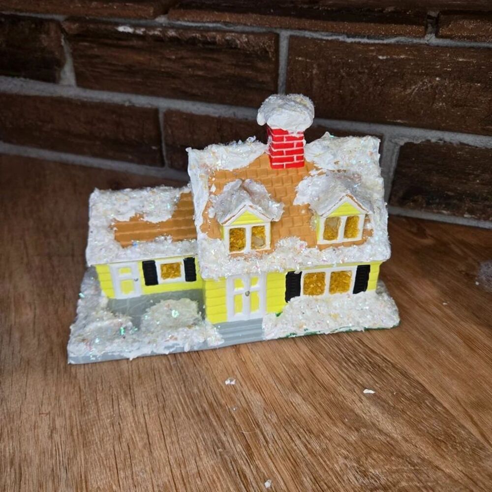 Vintage Byron Mold Yellow House
